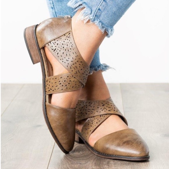 Shoes - LAST 5.5‼️TAUPE LASER CUT CRISS CROSS - Shoe